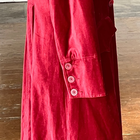 Burgundy velvet full length trenchcoat - Picture 5 of 13